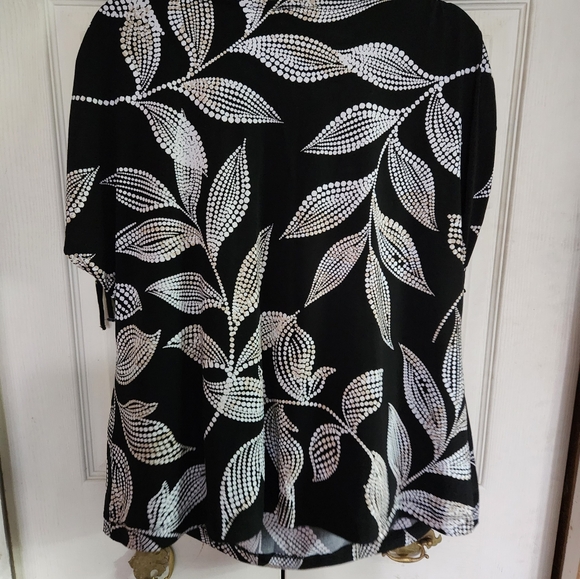Lane Bryant Black and White Leaf Print Women's Top - Picture 9 of 10
